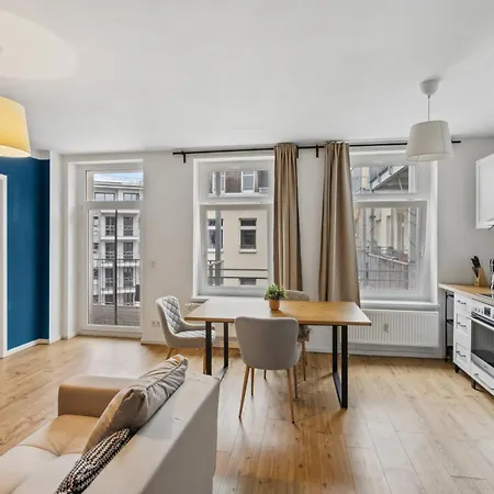 Erholsame Mit Balkon Und Einbaukueche Im Herzen Leipzigs 아파트 *